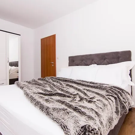 Apartments Rici Bol Exterior photo