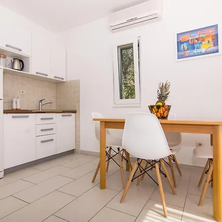 Apartments Rici Bol Exterior photo